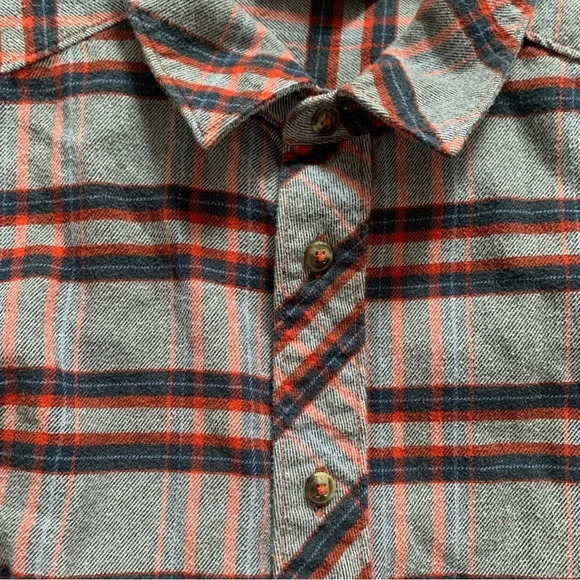The Northface Men’s Flannel Gray/Ref Flannel long sleeves - Picture 3 of 5